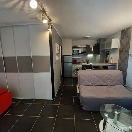 Appartement Beau A A 150 M De La *